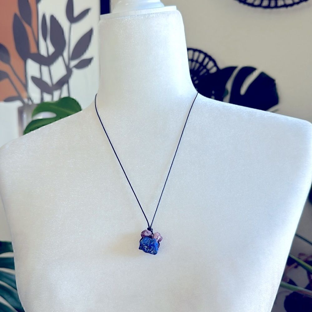 NWOT Necklace Natural Stone Rock Blue Purple Earthy Boho Adjustable Chic Trendy